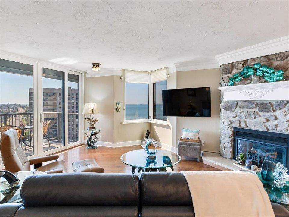 待售: $1,175,000 (2 贝兹, 2 浴室, 1840 平方英尺)