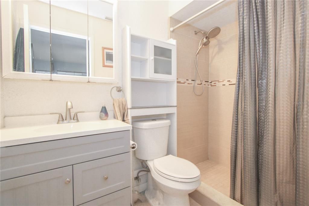 Под контрактом: $300,000 (3 спален, 2 ванн, 1168 Квадратных фут)