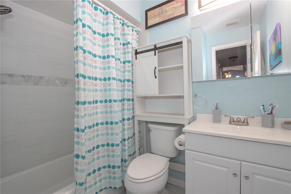 Под контрактом: $300,000 (3 спален, 2 ванн, 1168 Квадратных фут)