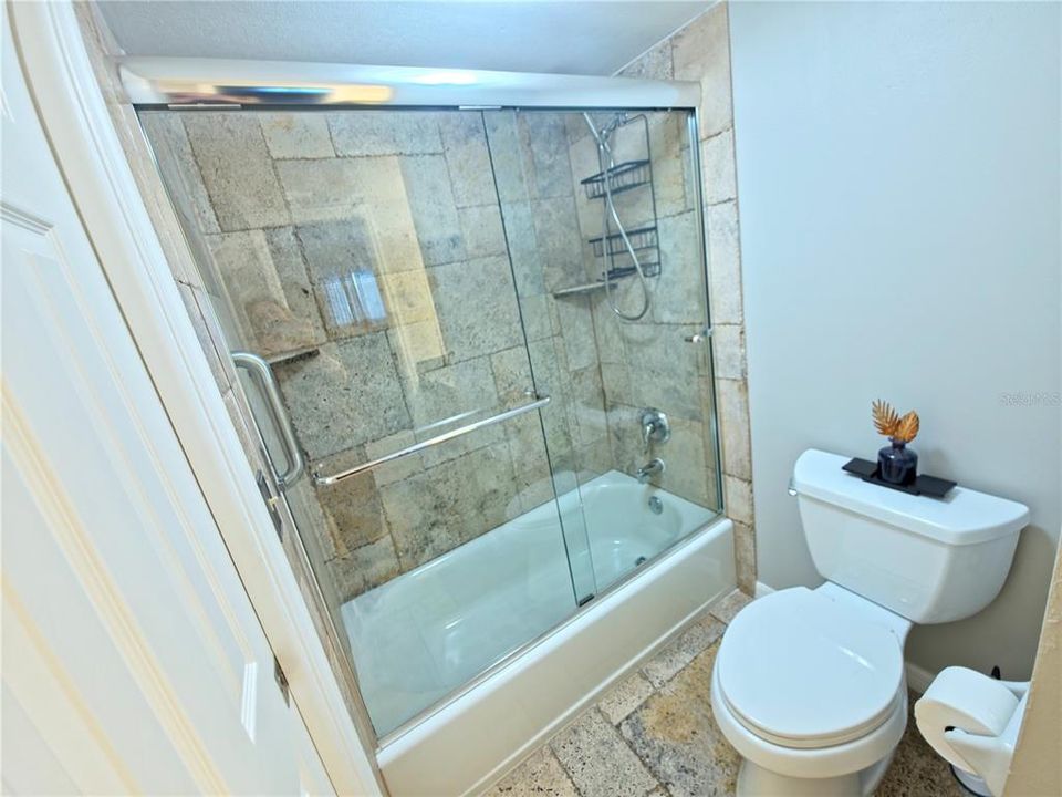 待售: $179,000 (2 贝兹, 2 浴室, 882 平方英尺)