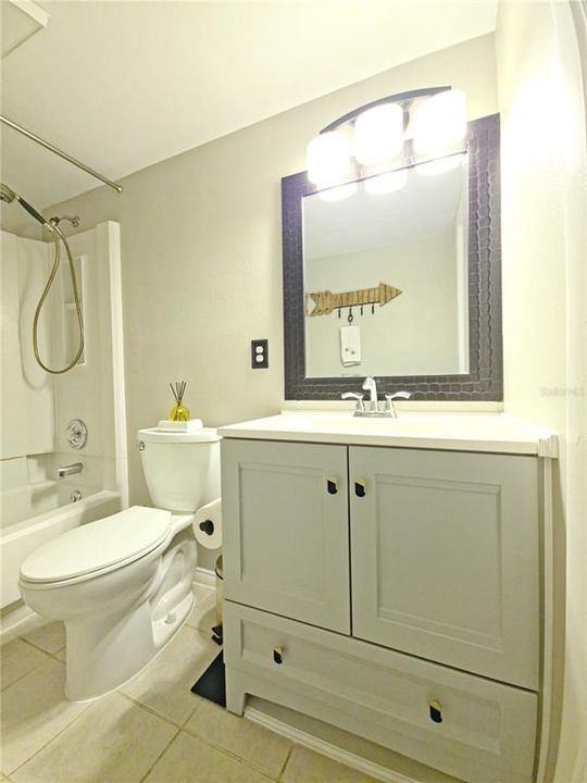 待售: $179,000 (2 贝兹, 2 浴室, 882 平方英尺)