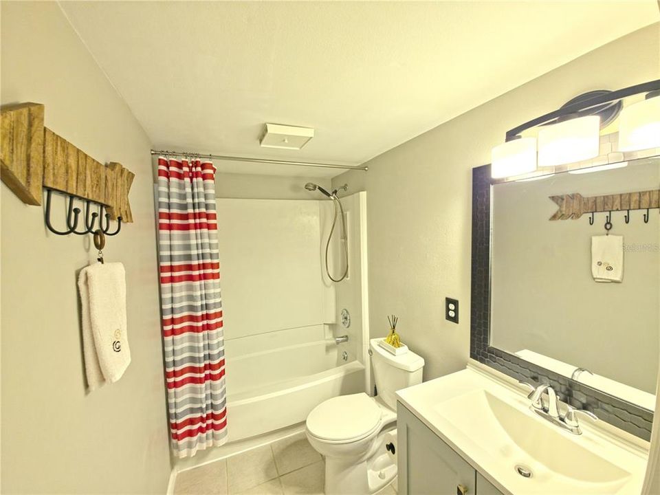 待售: $179,000 (2 贝兹, 2 浴室, 882 平方英尺)