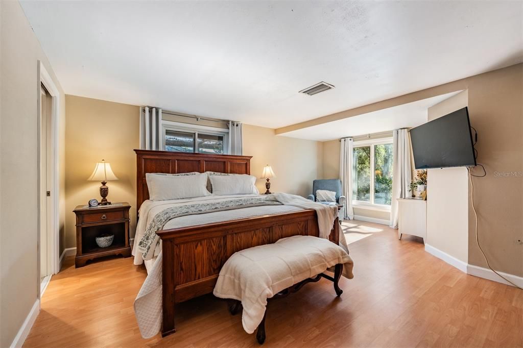 合同活跃: $463,999 (3 贝兹, 2 浴室, 1625 平方英尺)