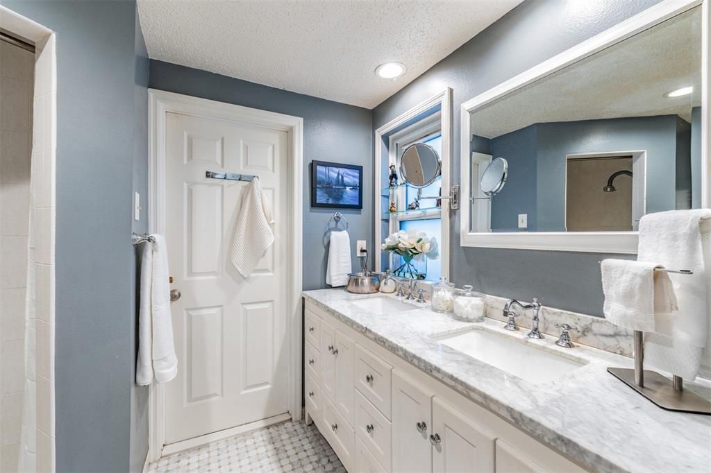 合同活跃: $463,999 (3 贝兹, 2 浴室, 1625 平方英尺)