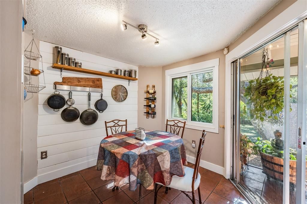 合同活跃: $463,999 (3 贝兹, 2 浴室, 1625 平方英尺)