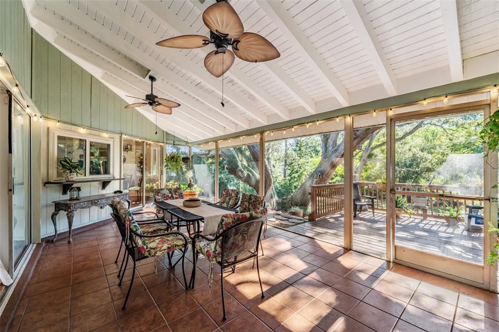 合同活跃: $463,999 (3 贝兹, 2 浴室, 1625 平方英尺)