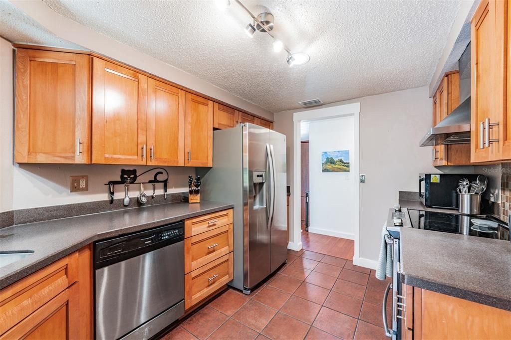 合同活跃: $463,999 (3 贝兹, 2 浴室, 1625 平方英尺)