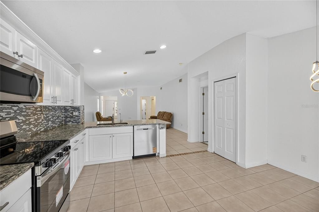 На продажу: $354,900 (3 спален, 2 ванн, 1530 Квадратных фут)