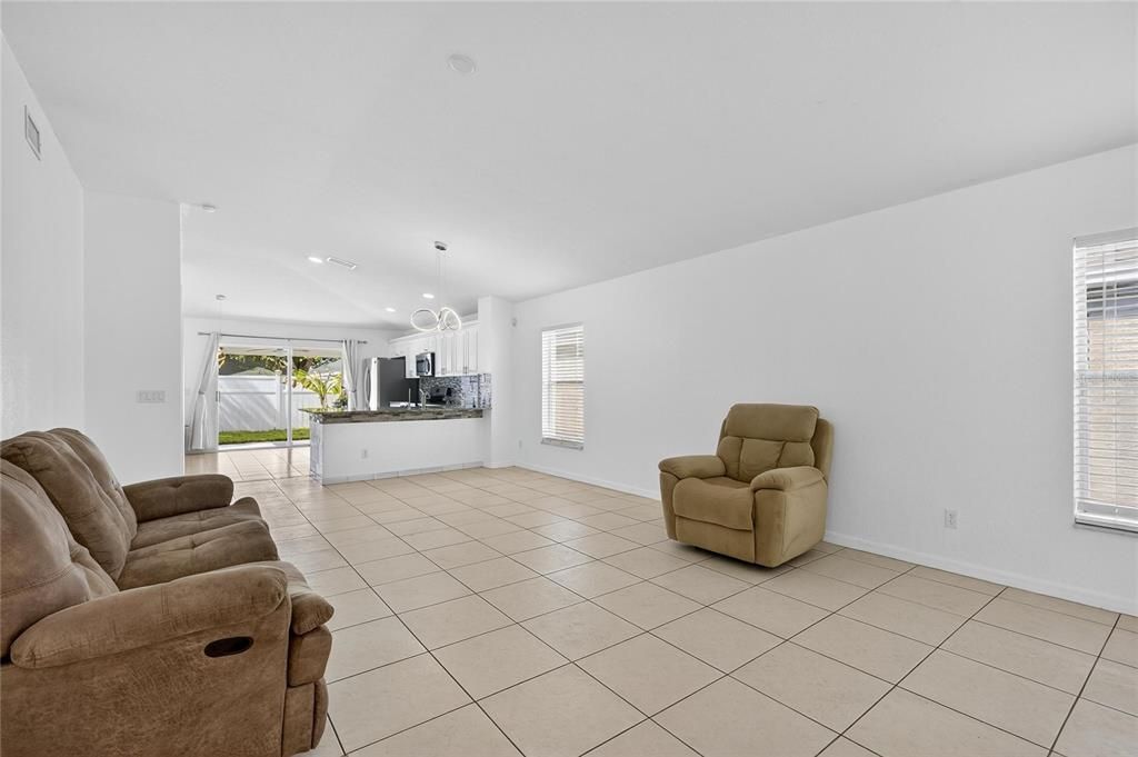 На продажу: $354,900 (3 спален, 2 ванн, 1530 Квадратных фут)