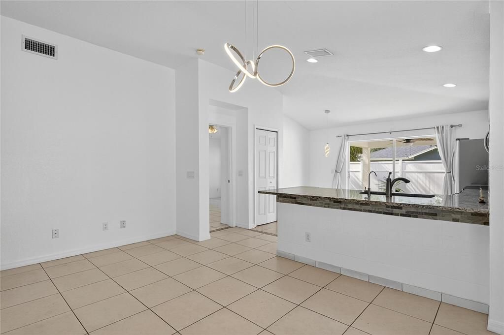 На продажу: $354,900 (3 спален, 2 ванн, 1530 Квадратных фут)