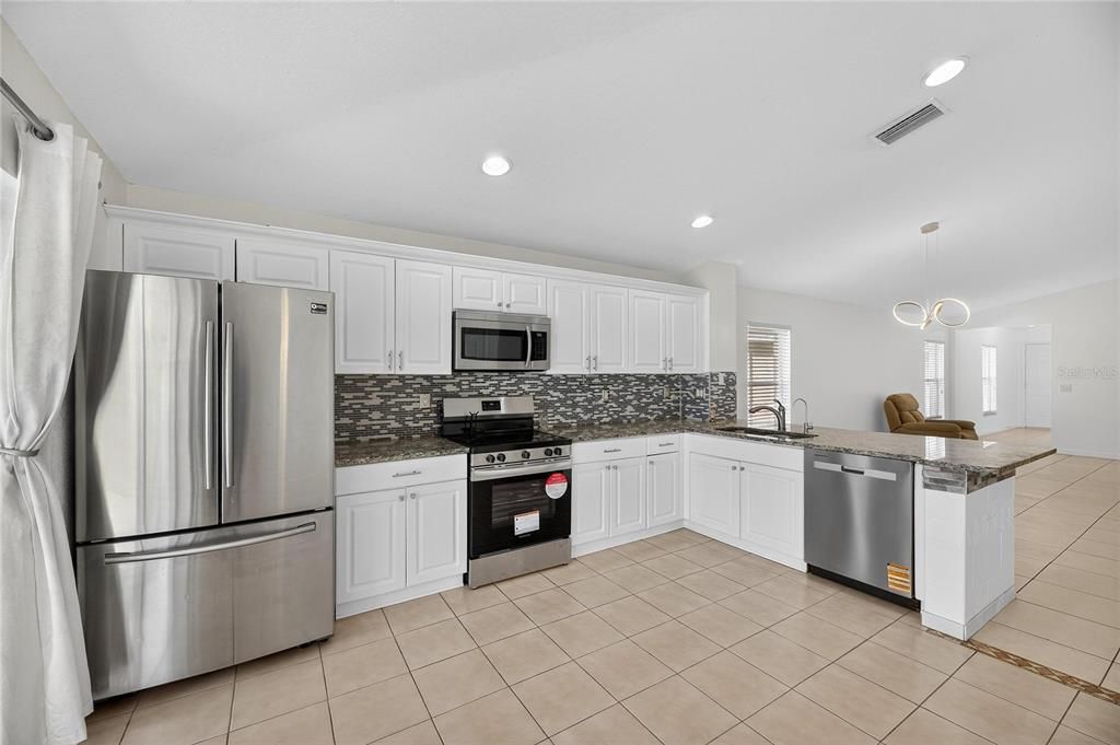 На продажу: $354,900 (3 спален, 2 ванн, 1530 Квадратных фут)