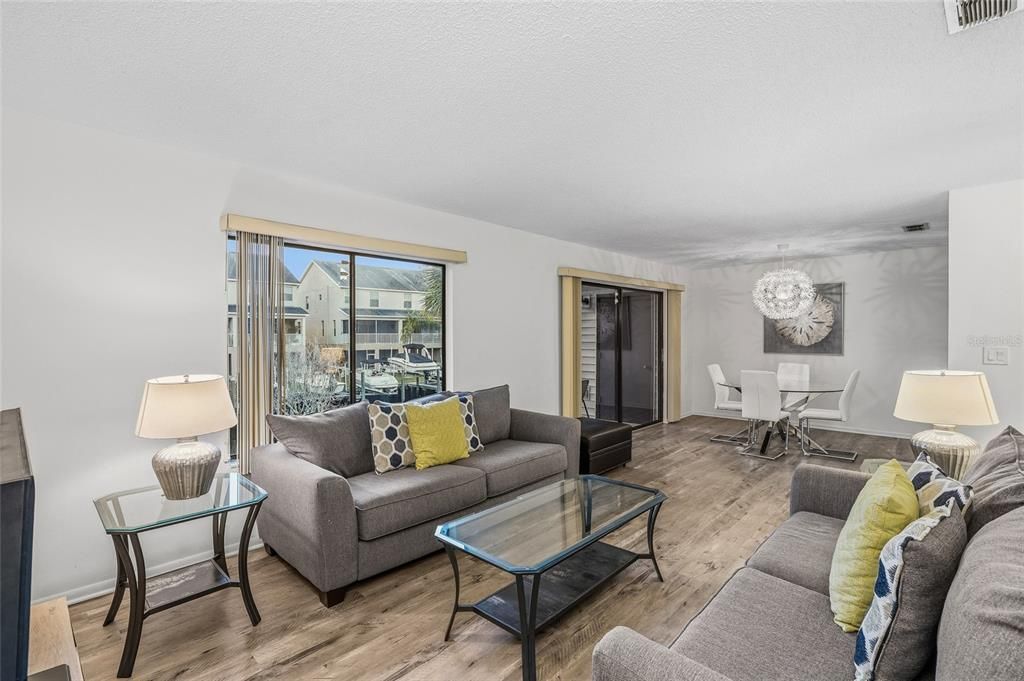 待售: $249,000 (3 贝兹, 2 浴室, 1210 平方英尺)