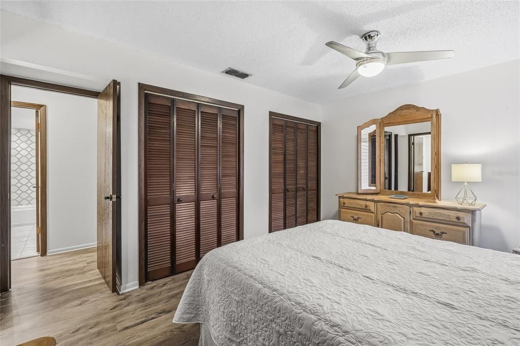 待售: $249,000 (3 贝兹, 2 浴室, 1210 平方英尺)