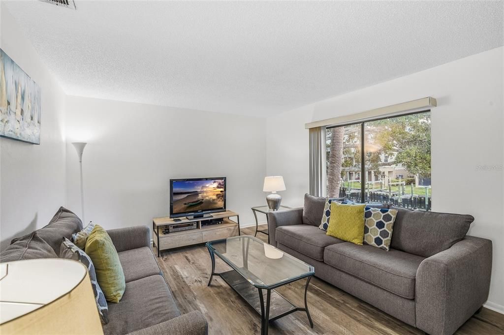 待售: $249,000 (3 贝兹, 2 浴室, 1210 平方英尺)