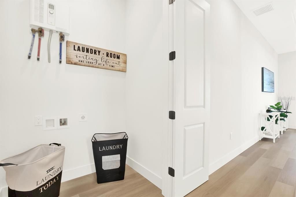 For Sale: $690,000 (3 beds, 2 baths, 1841 Square Feet)