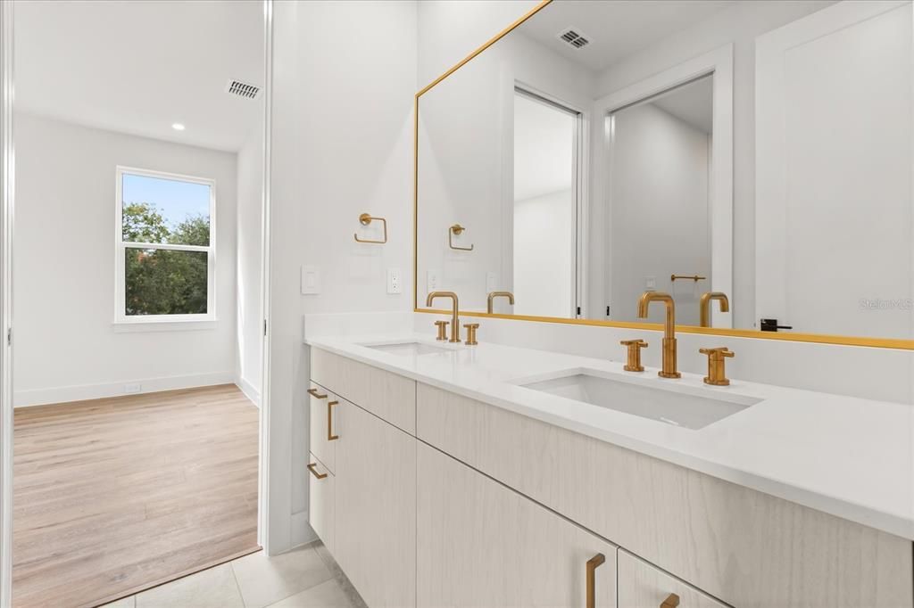 待售: $1,050,000 (3 贝兹, 3 浴室, 2950 平方英尺)