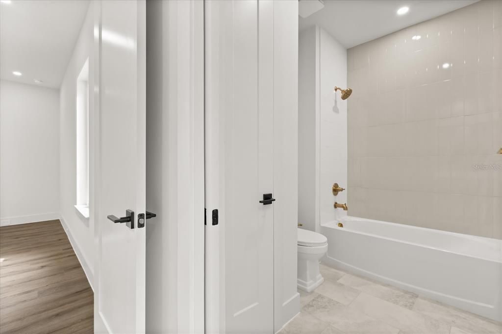 待售: $1,050,000 (3 贝兹, 3 浴室, 2950 平方英尺)