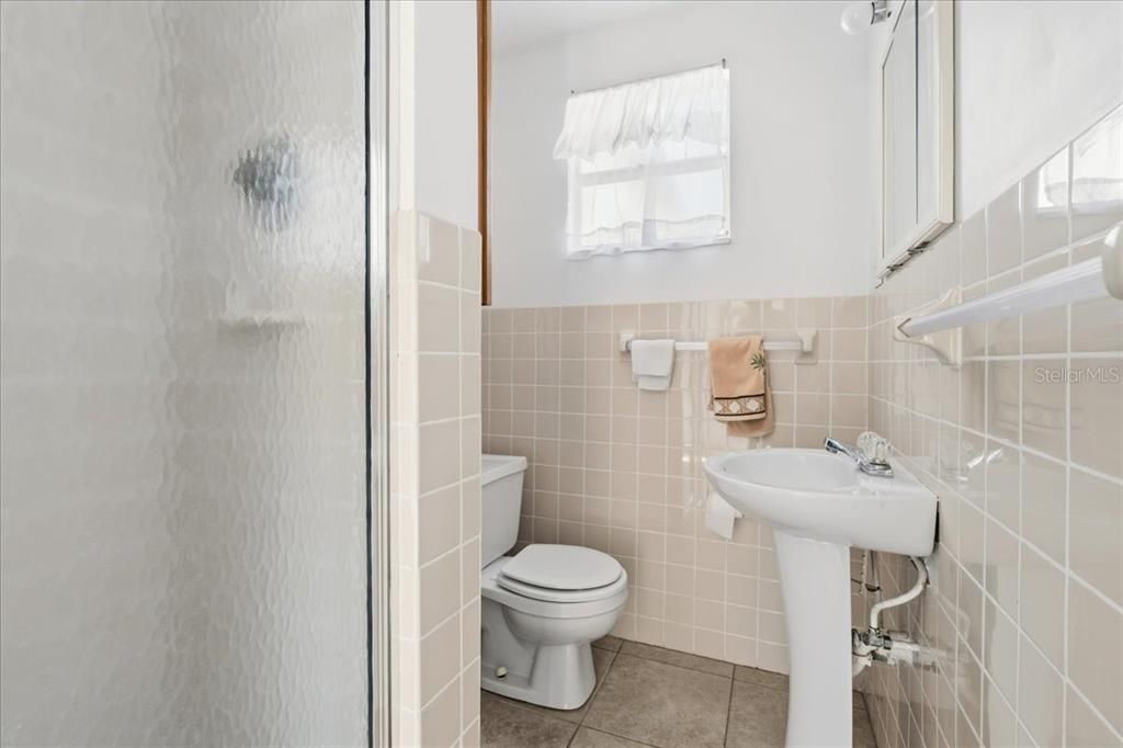 合同活跃: $189,900 (2 贝兹, 2 浴室, 1122 平方英尺)