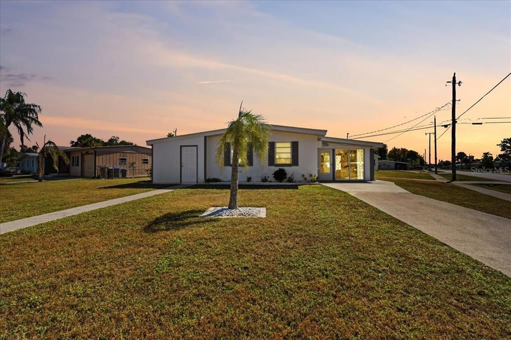 合同活跃: $189,900 (2 贝兹, 2 浴室, 1122 平方英尺)