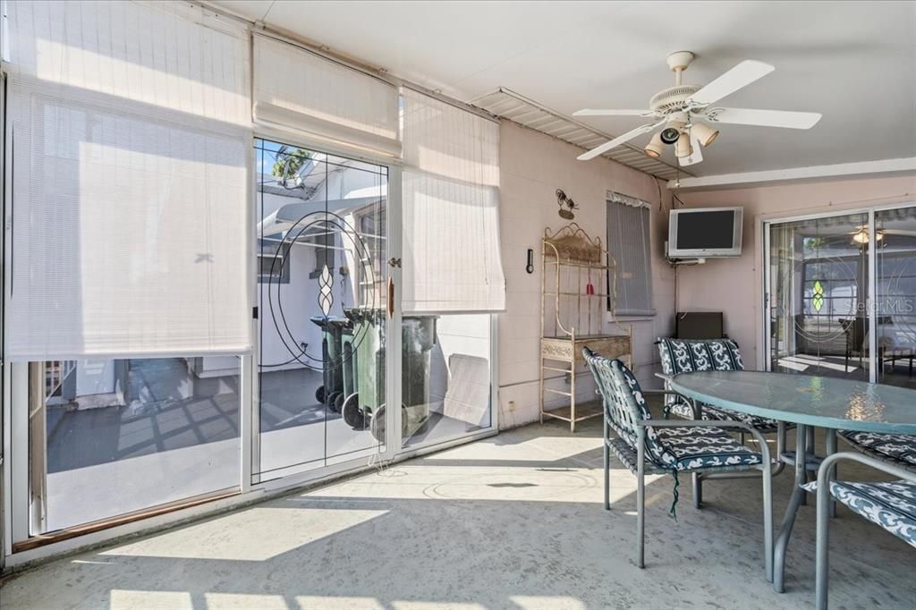 合同活跃: $189,900 (2 贝兹, 2 浴室, 1122 平方英尺)