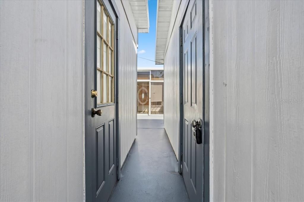 合同活跃: $189,900 (2 贝兹, 2 浴室, 1122 平方英尺)