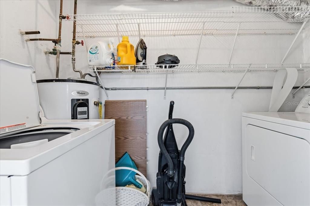 合同活跃: $189,900 (2 贝兹, 2 浴室, 1122 平方英尺)