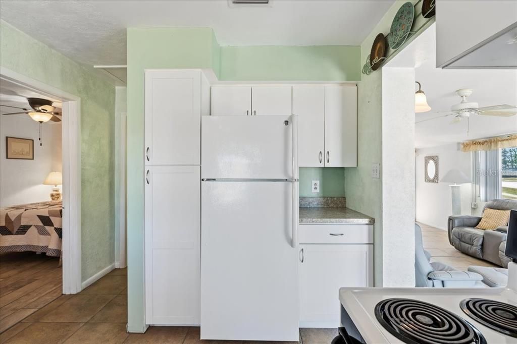 合同活跃: $189,900 (2 贝兹, 2 浴室, 1122 平方英尺)