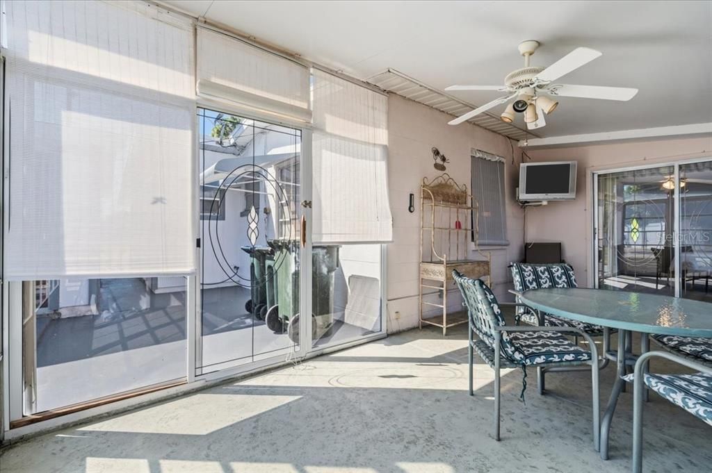 合同活跃: $189,900 (2 贝兹, 2 浴室, 1122 平方英尺)