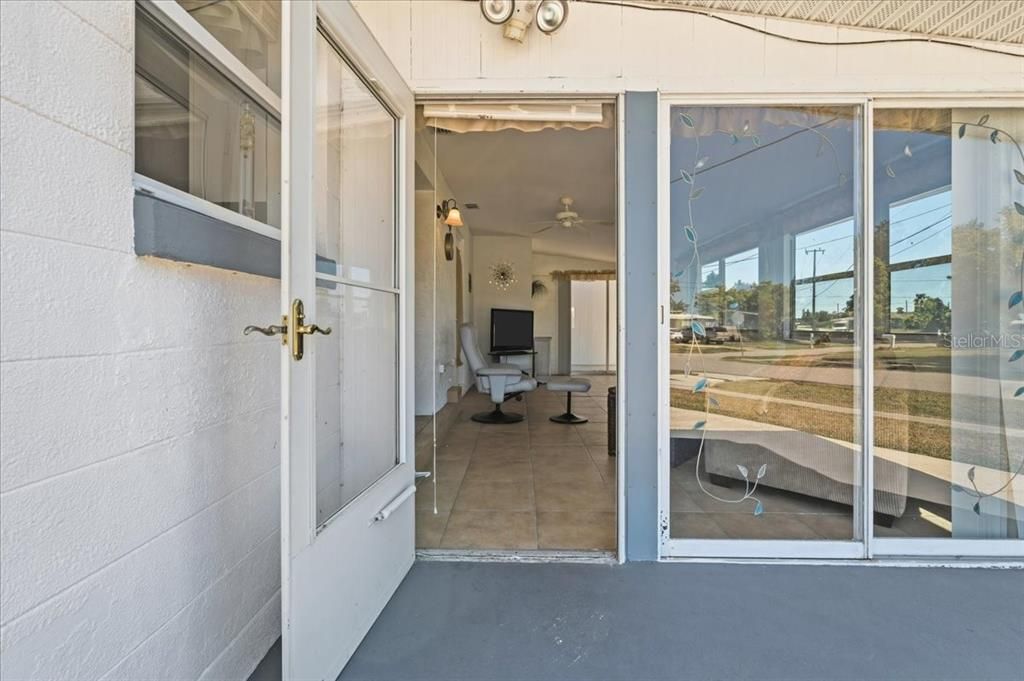 合同活跃: $189,900 (2 贝兹, 2 浴室, 1122 平方英尺)