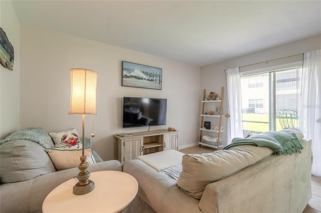 待售: $185,000 (2 贝兹, 2 浴室, 922 平方英尺)