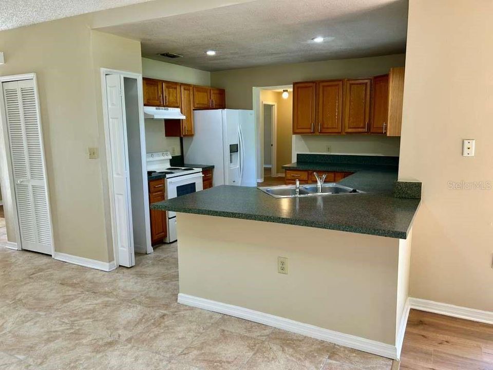 For Rent: $2,300 (3 beds, 2 baths, 1739 Square Feet)