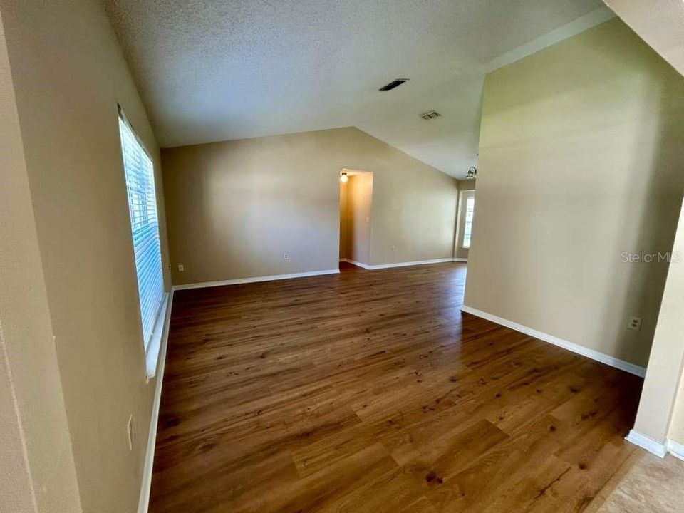 For Rent: $2,300 (3 beds, 2 baths, 1739 Square Feet)
