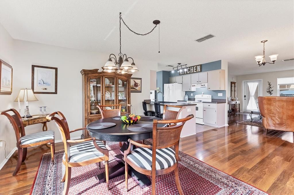 For Sale: $265,000 (2 beds, 2 baths, 1192 Square Feet)