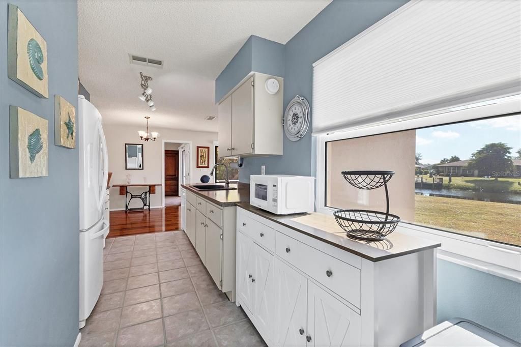 For Sale: $265,000 (2 beds, 2 baths, 1192 Square Feet)