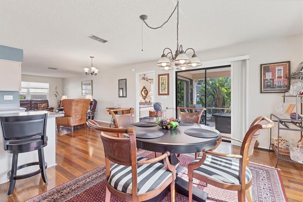 For Sale: $265,000 (2 beds, 2 baths, 1192 Square Feet)