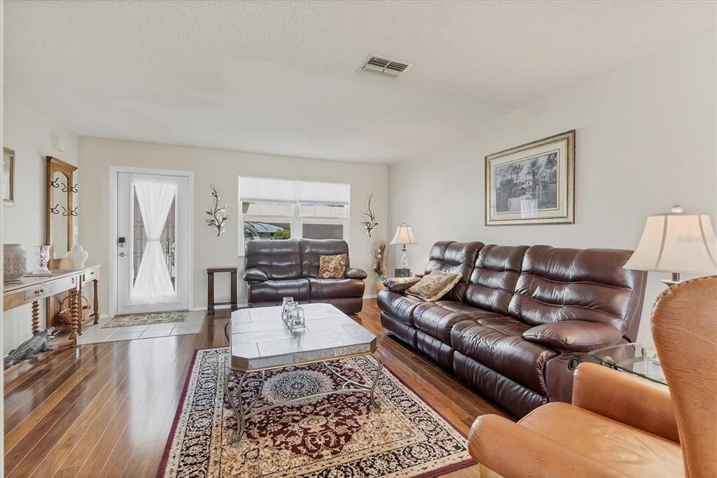 For Sale: $265,000 (2 beds, 2 baths, 1192 Square Feet)