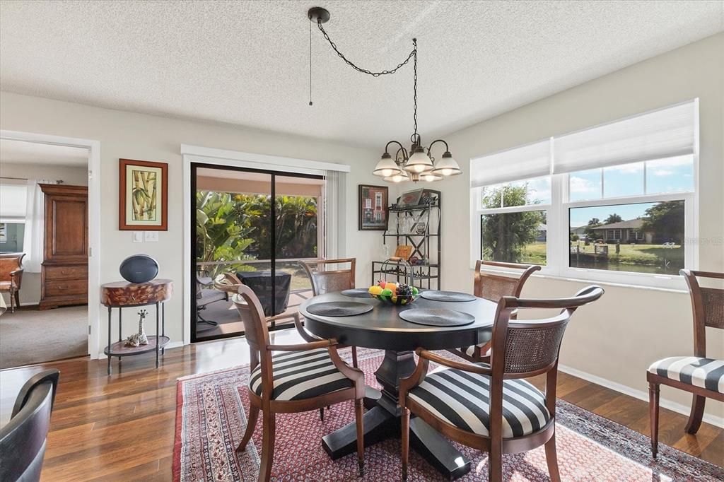 For Sale: $265,000 (2 beds, 2 baths, 1192 Square Feet)