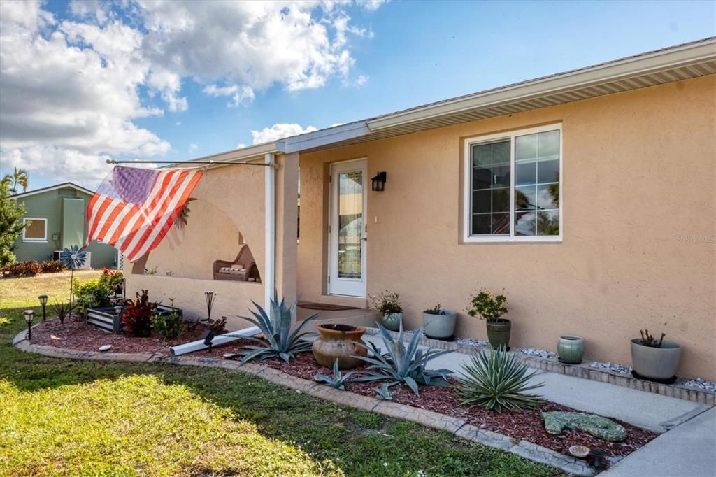 For Sale: $265,000 (2 beds, 2 baths, 1192 Square Feet)