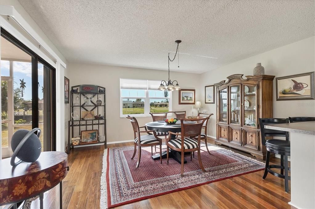 For Sale: $265,000 (2 beds, 2 baths, 1192 Square Feet)