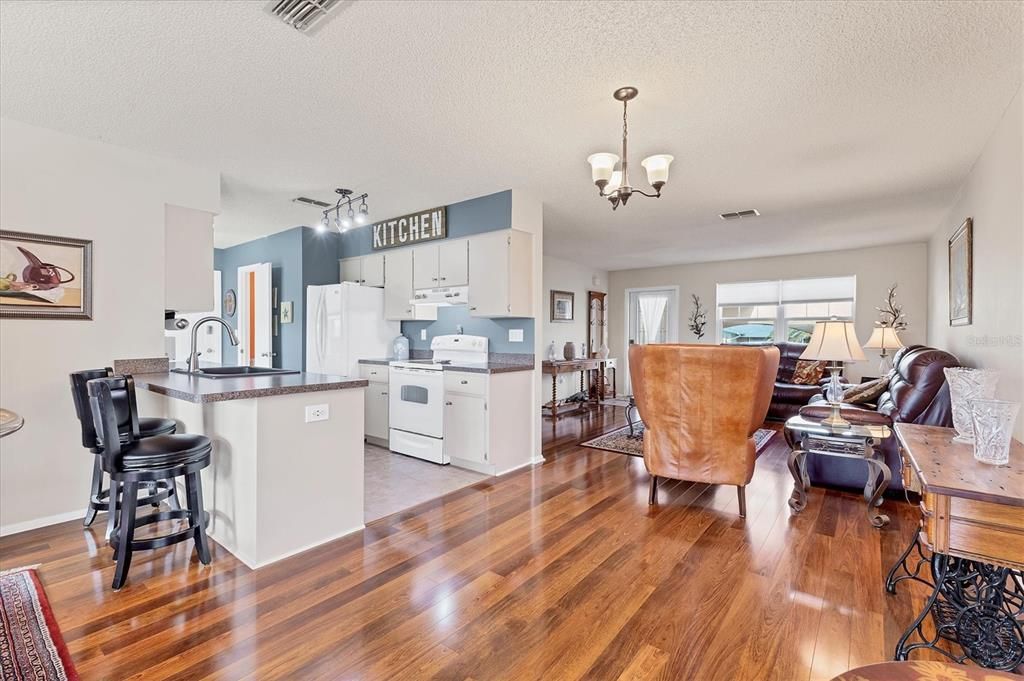 For Sale: $265,000 (2 beds, 2 baths, 1192 Square Feet)