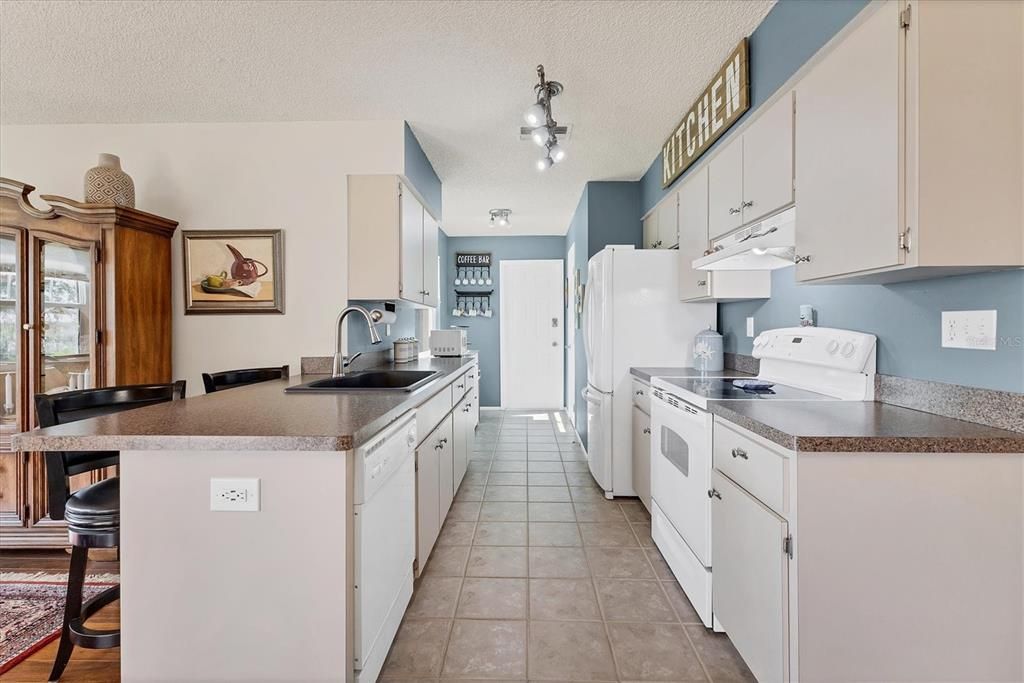 For Sale: $265,000 (2 beds, 2 baths, 1192 Square Feet)