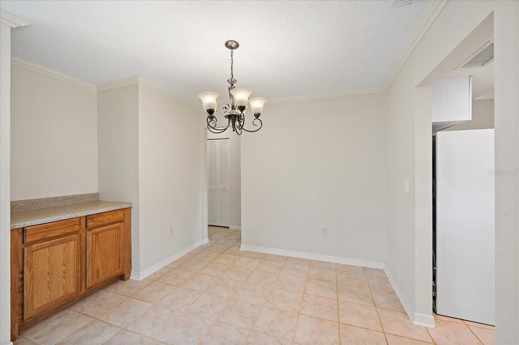 For Sale: $325,000 (2 beds, 2 baths, 1308 Square Feet)