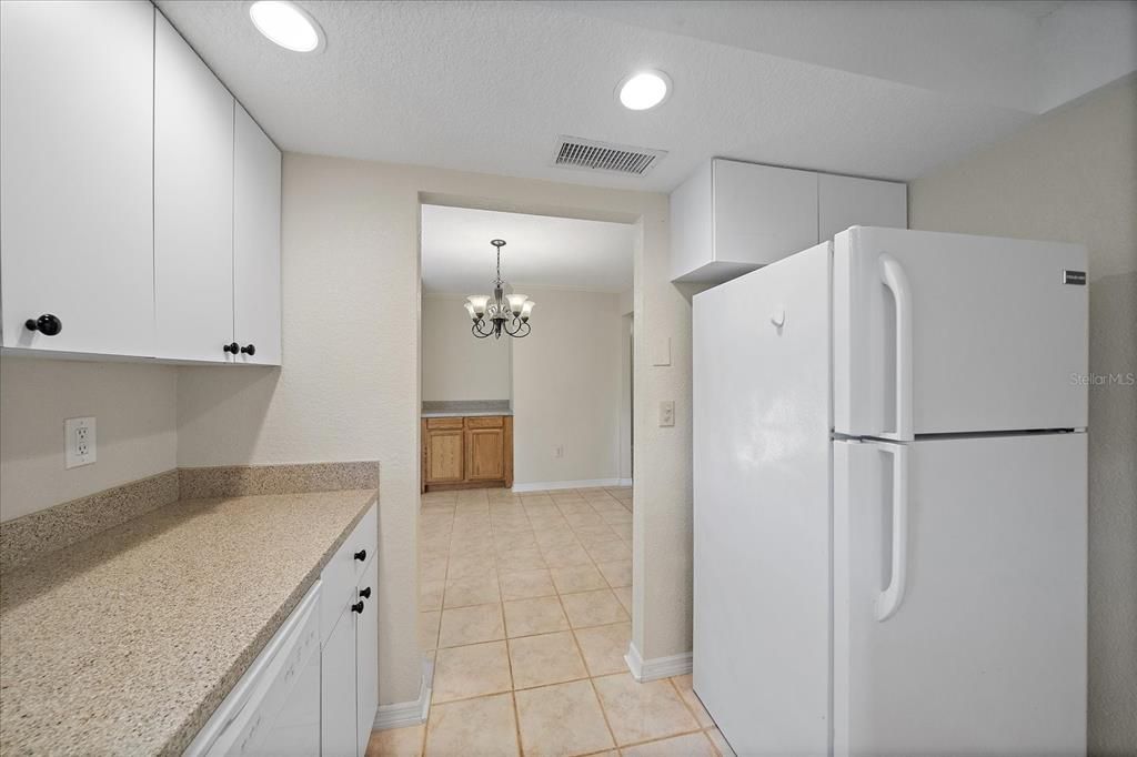 For Sale: $325,000 (2 beds, 2 baths, 1308 Square Feet)