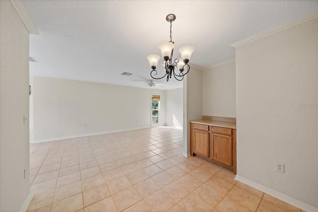 For Sale: $325,000 (2 beds, 2 baths, 1308 Square Feet)