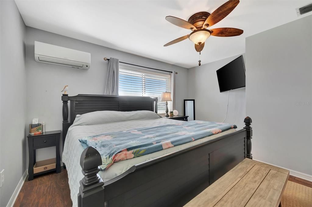 For Sale: $890,000 (3 beds, 2 baths, 2112 Square Feet)