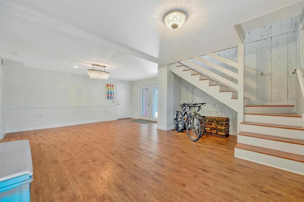 For Sale: $890,000 (3 beds, 2 baths, 2112 Square Feet)