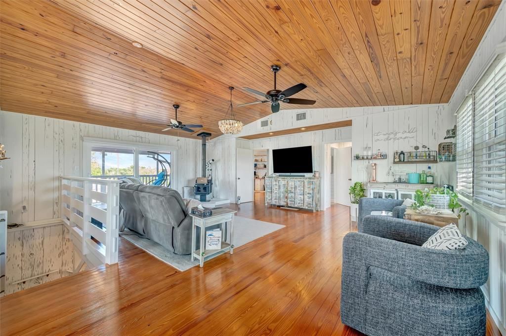 For Sale: $890,000 (3 beds, 2 baths, 2112 Square Feet)