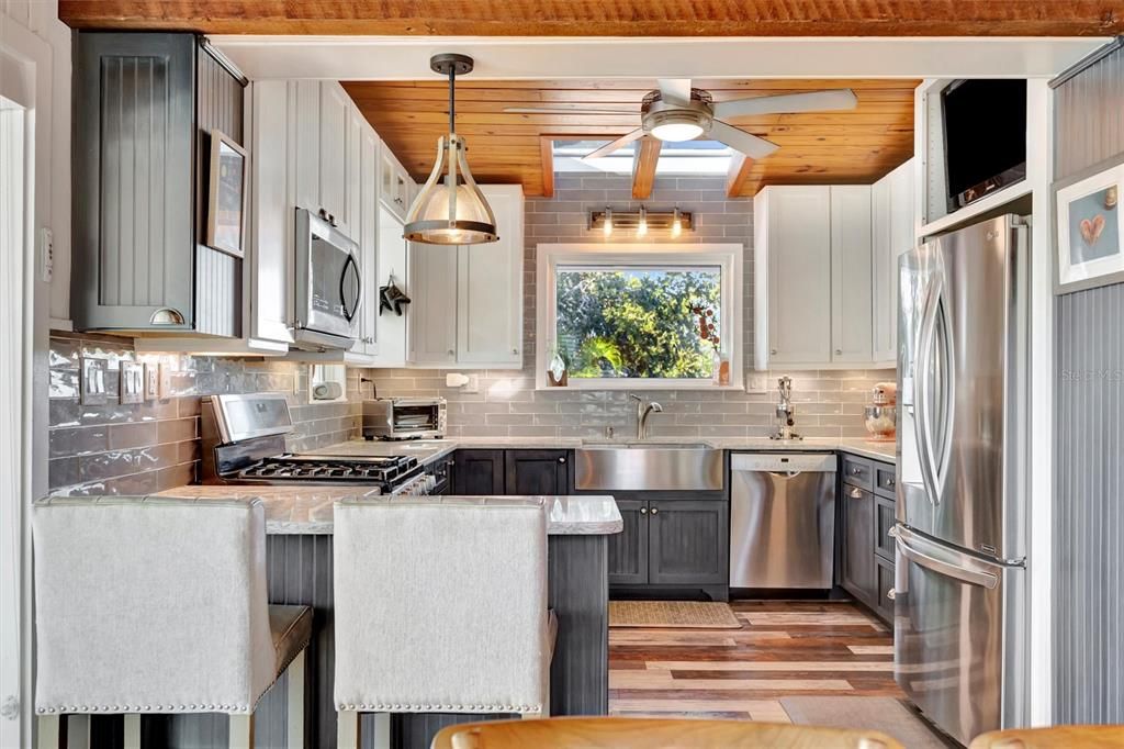 For Sale: $890,000 (3 beds, 2 baths, 2112 Square Feet)