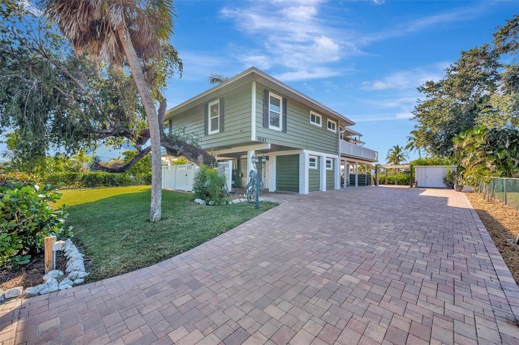 For Sale: $890,000 (3 beds, 2 baths, 2112 Square Feet)