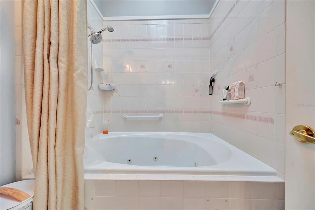 For Sale: $890,000 (3 beds, 2 baths, 2112 Square Feet)